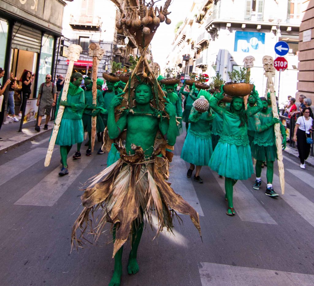 Jelili Atiku, Festino della Terra (Alaraagbo XIII), Performance , Site Specific Installation, 2018.