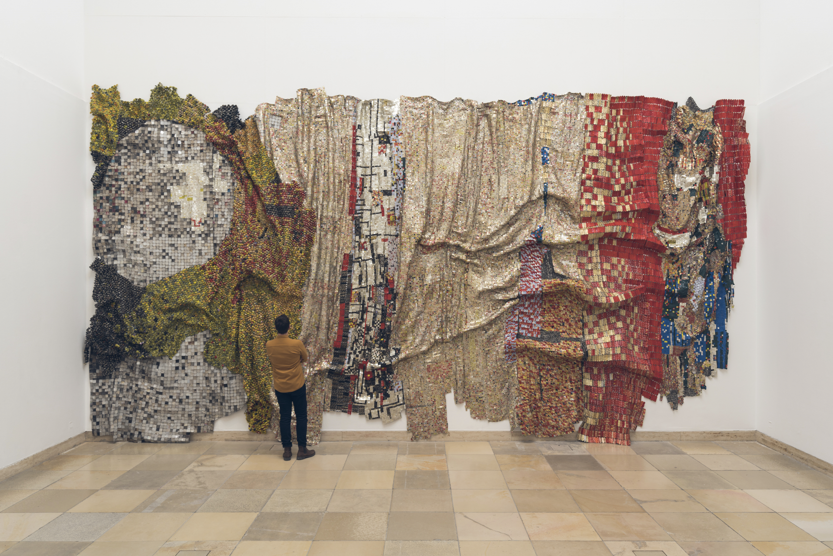 El Anatsui "In the World But Do not Know the World", 2019, installation view, Haus der Kunst. Photo: Maximilian Geuter