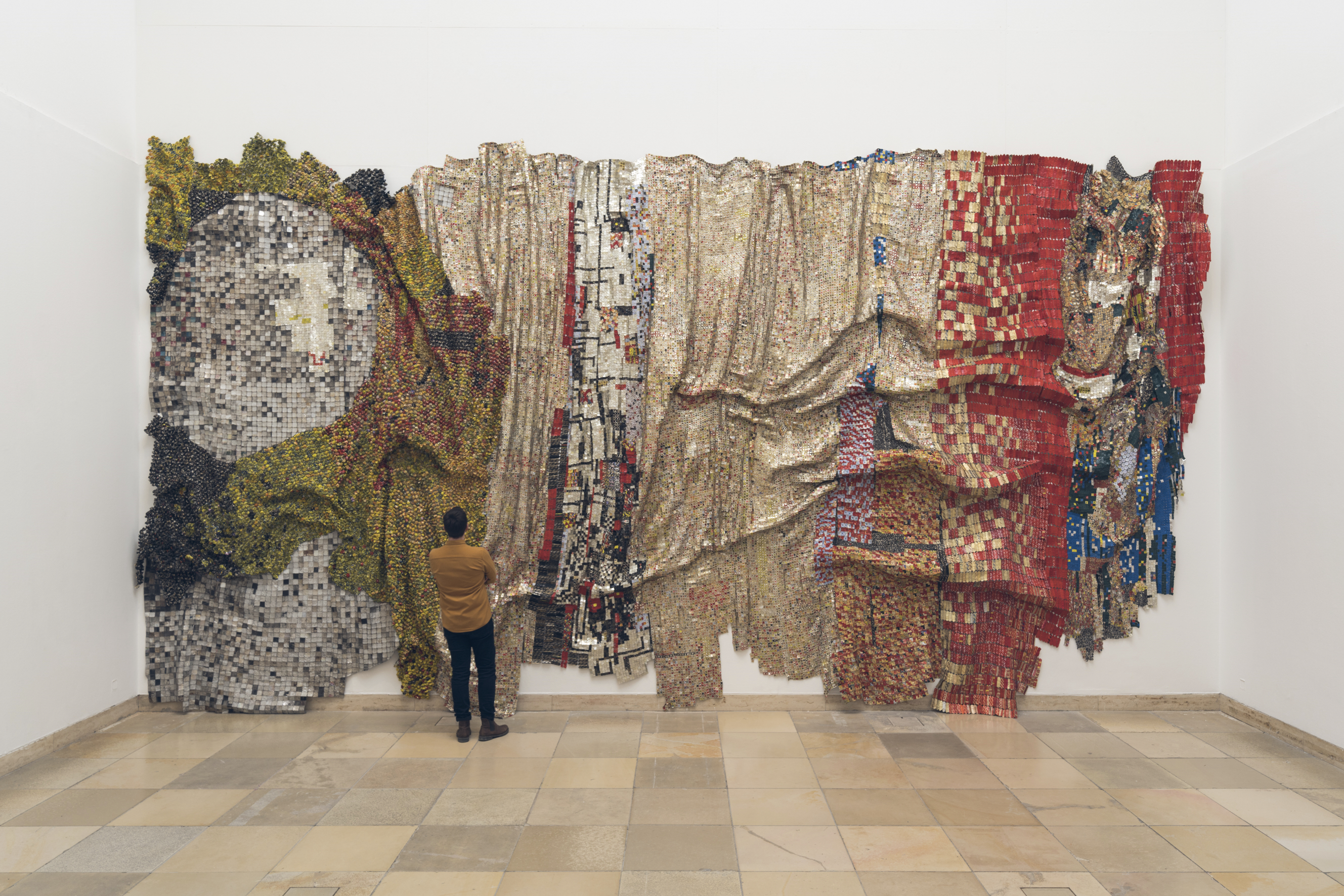 Photos from El Anatsui's "Triumphant Scale" at Haus der