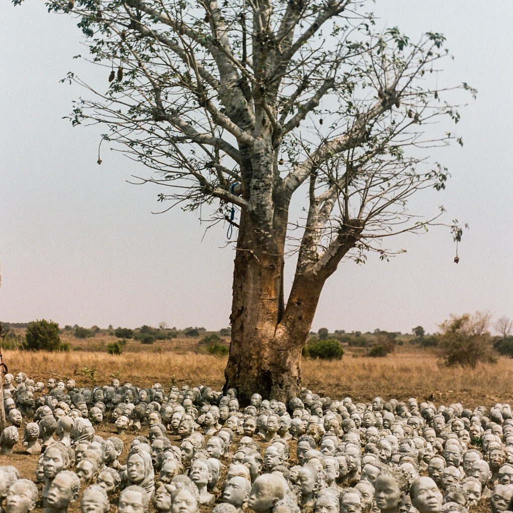 Bronze heads, Nkyinkyim installation © Kwame Akoto-Bamfo