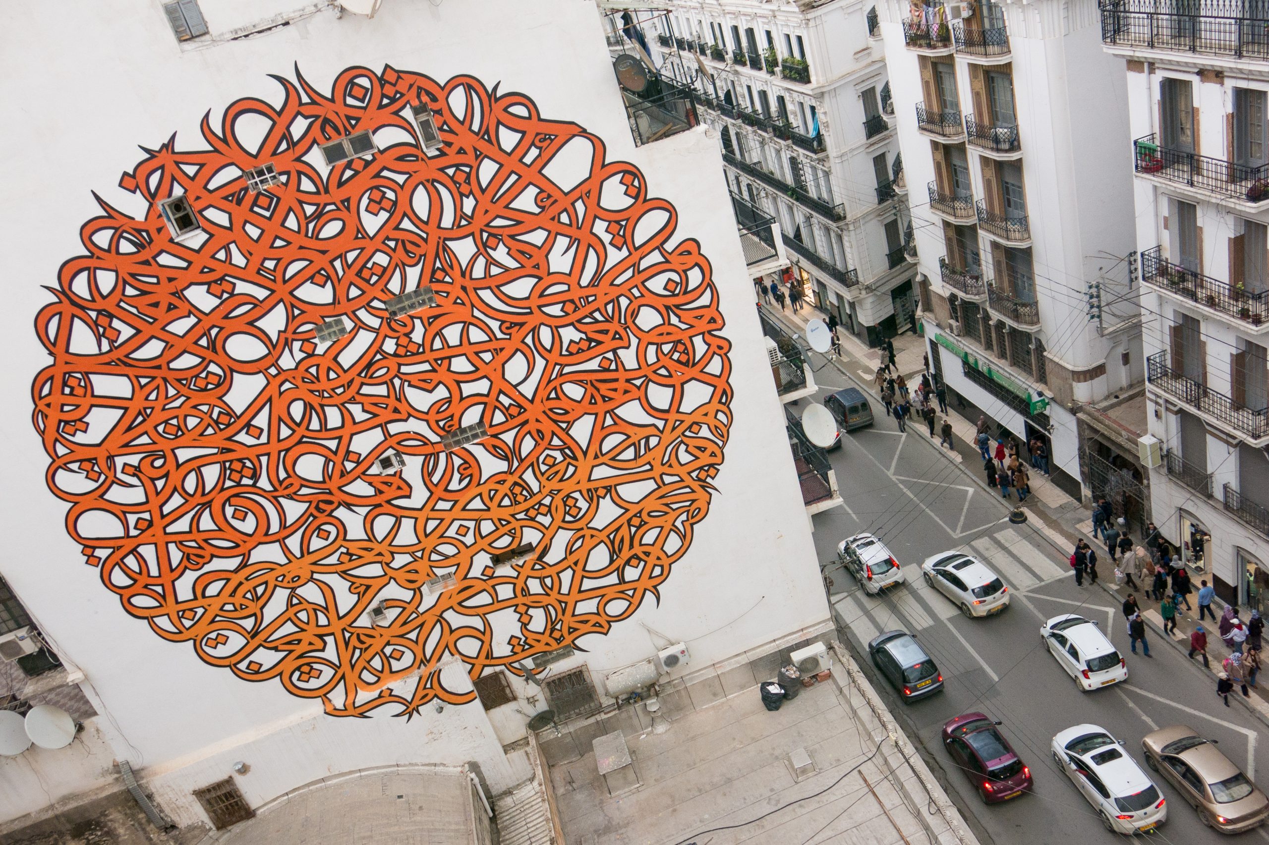 "Bilad Al Khayr", EL Seed's mural realised during DJART14' (Algiers). Courtesy of Forecast Platform and Myriam Amroun. ©Hichem Merouche