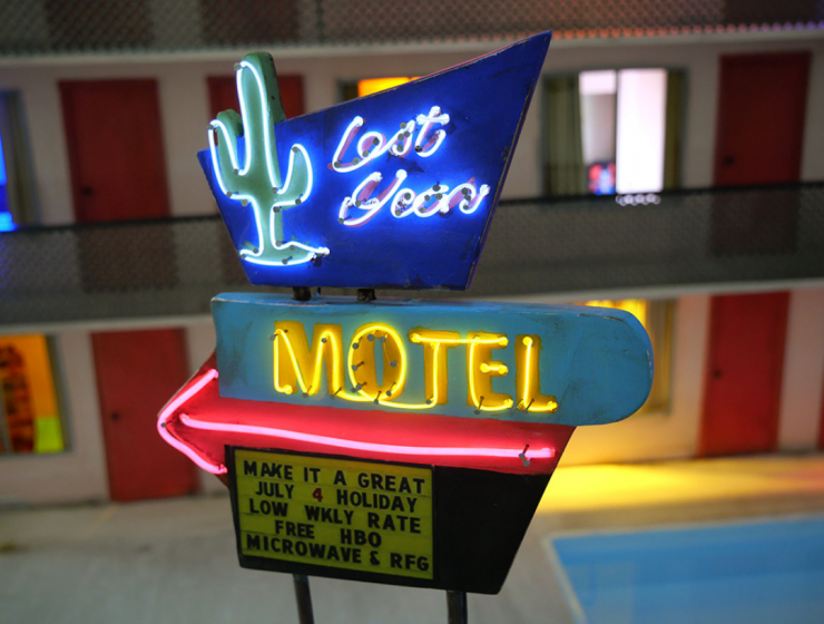 "Lost Year Motel" (2020) by 2020 Foundwork Artist Prize Honoree Tracey Snelling. Wood, plaster, paint, metal, lights, fabric, lcd screens, media players, electroluminescent wire, water, speakers, transformer. 24 x 50 x 24 in.