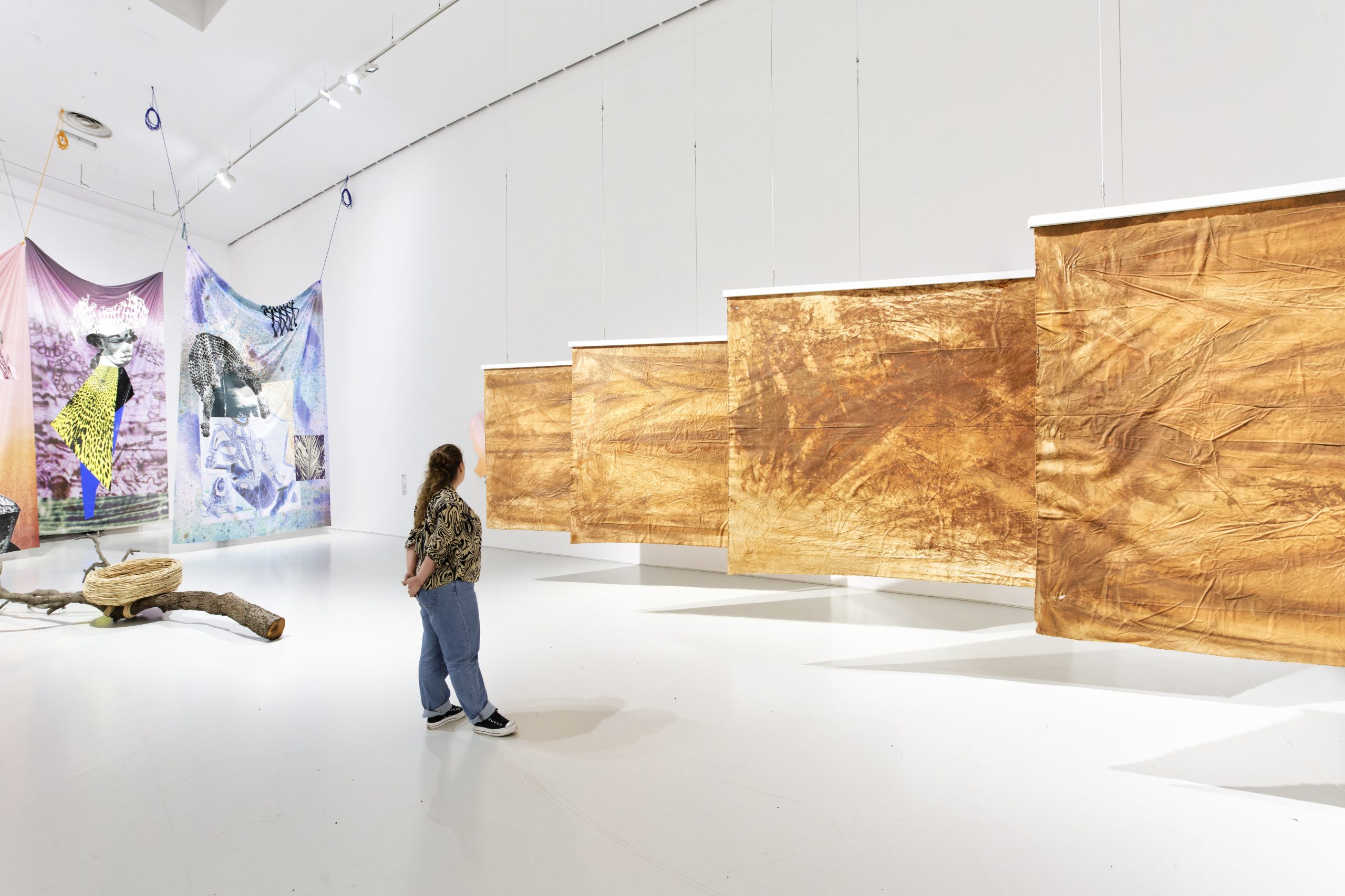 A view of different works by Porky Hefer, Raphaël Barontini and Moshekwa Langa in the exhibition Globalisto at Musée d’art moderne et contemporain de Saint-Étienne Métropole.