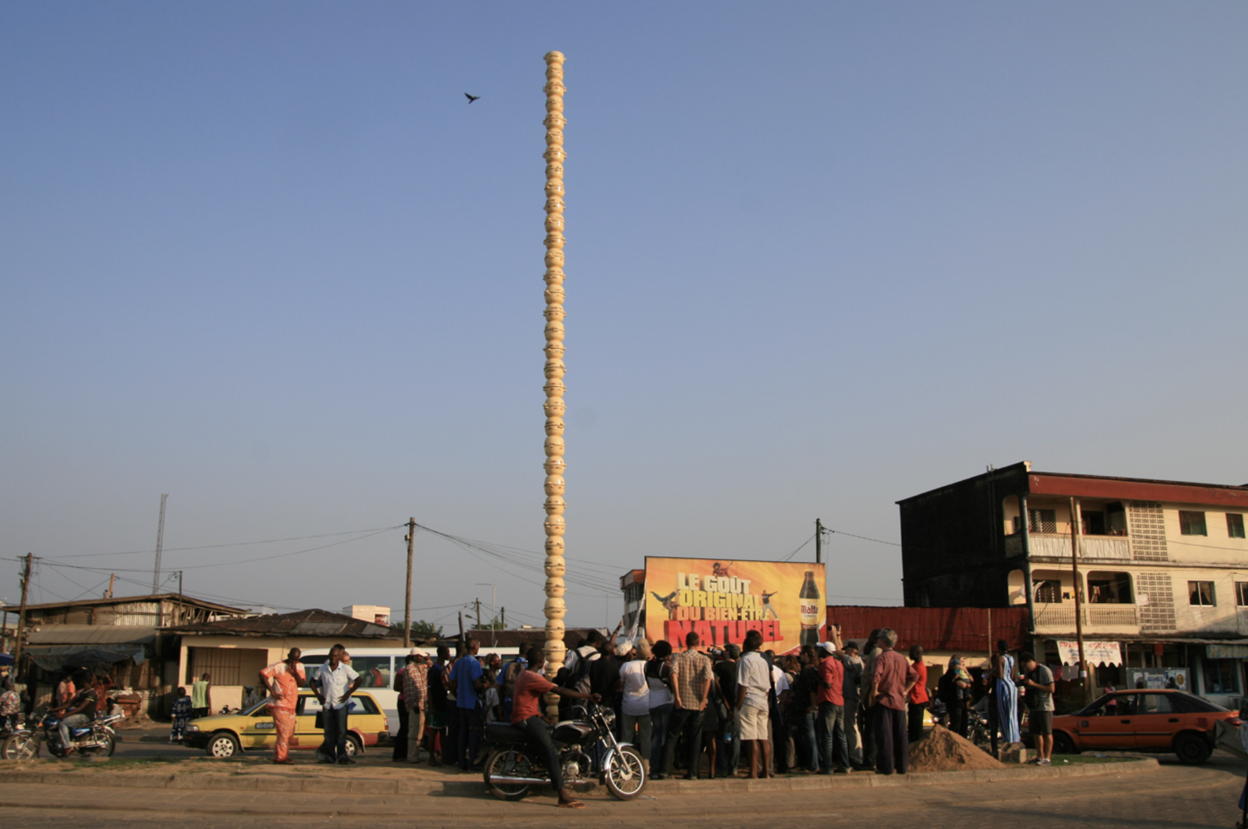 La colonne Pascale, Pascale Marthine Tayou, SUD2010 L'eau et la ville, RAW Material Dakar